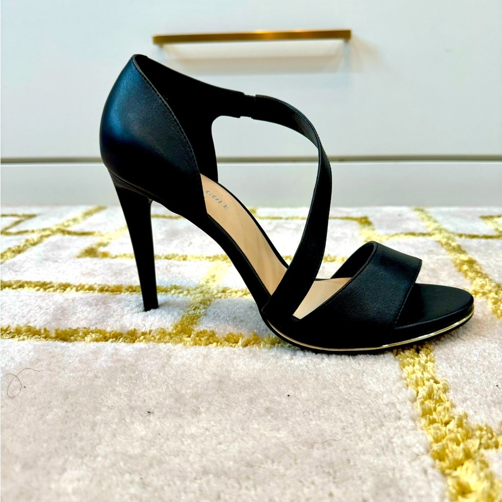 Like New-Kenneth Cole Black Strappy Leather 4in Heels - Size 9M - Final Markdown - Picture 1 of 5